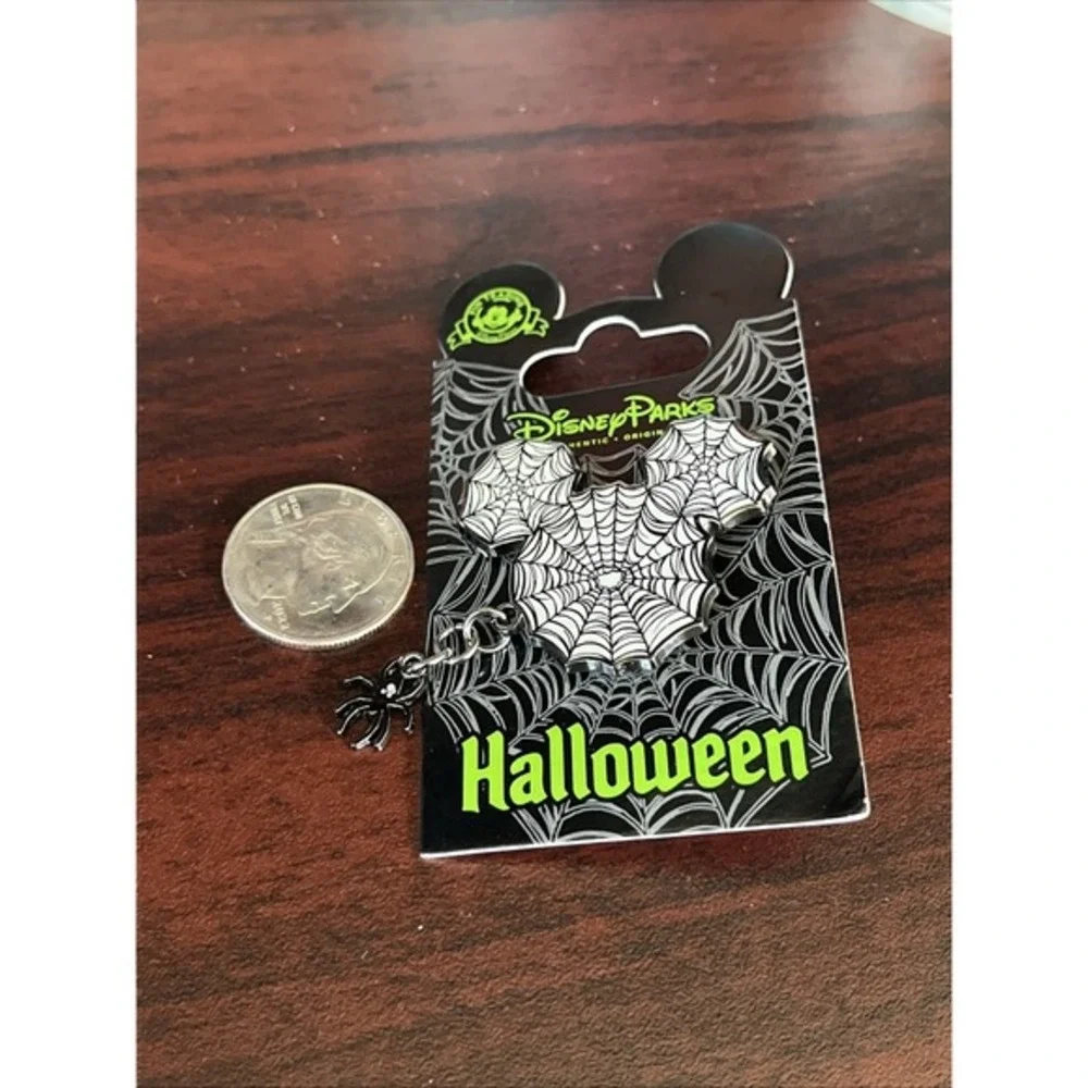 Disney Mickey‎ Icon Spiderweb With Spider Halloween Pin